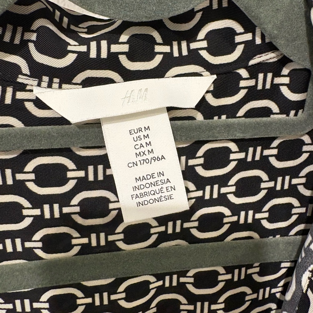 H&M Black and White Patterned Silky top and wide pants set - Picture 3 of 4